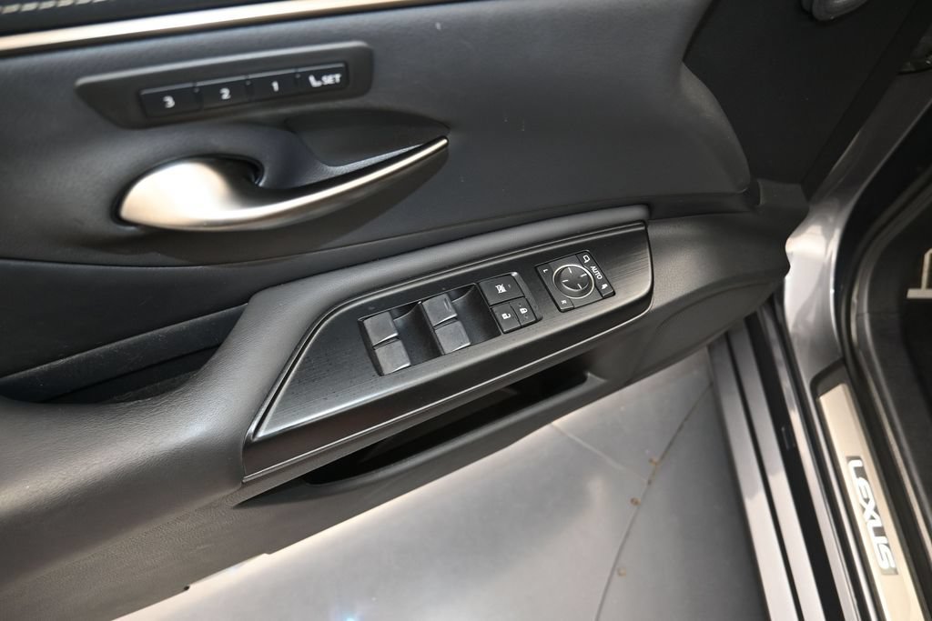 Used 2020 Lexus ES 350 F Sport w/ Accessory Package 2 FWD image 11