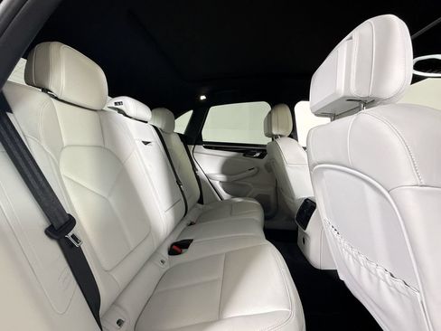 Certified 2023 Porsche Macan AWD/4WD image 19