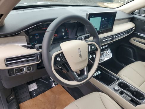 New 2026 Lincoln Corsair Premiere image 13