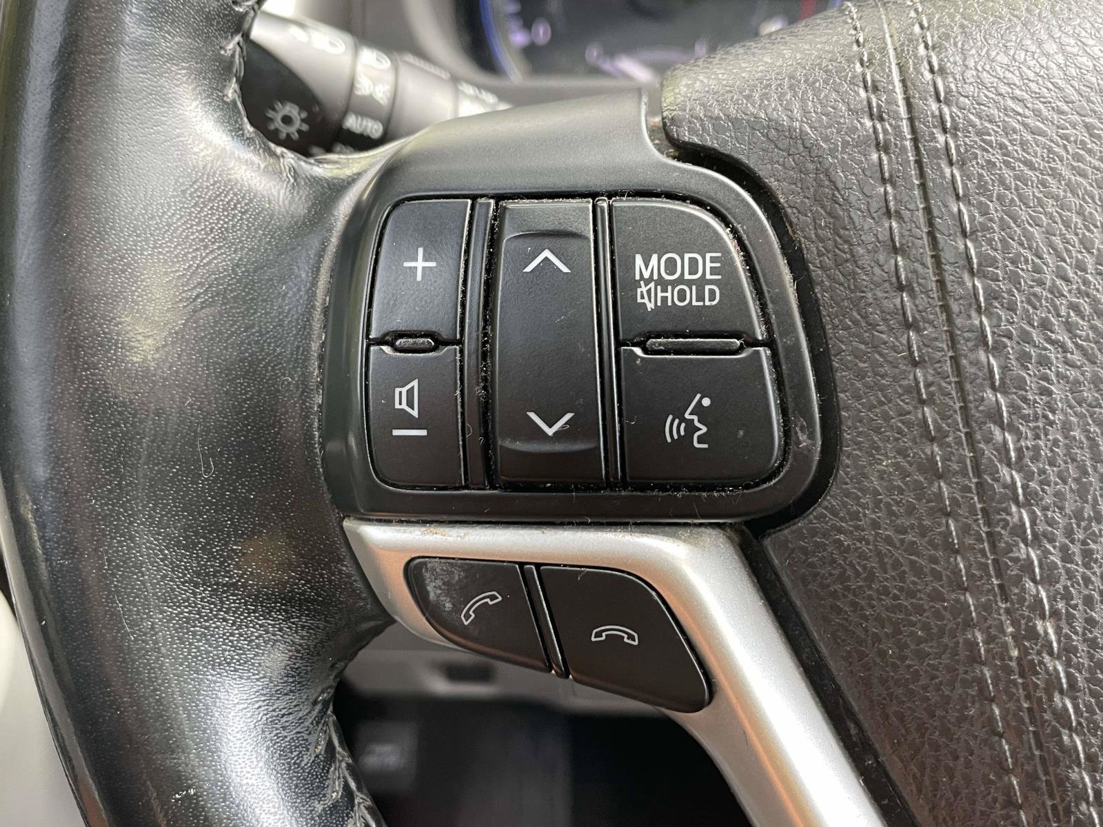 Used 2017 Toyota Highlander Limited FWD image 24