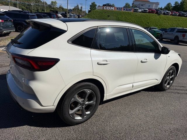Used 2024 Ford Escape ST-Line w/ Tech Pack #1 AWD/4WD image 8