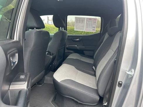 Used 2021 Toyota Tacoma TRD Off-Road w/ Technology Package image 15