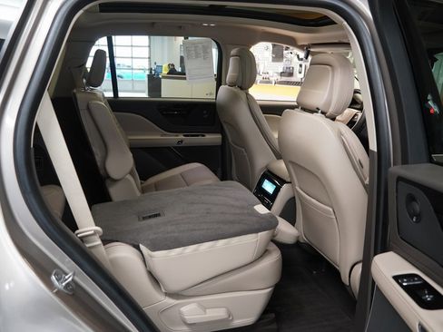 Used 2020 Lincoln Aviator Reserve w/ Equipment Group 201A image 26