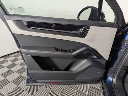 New 2026 Porsche Cayenne GTS image 25