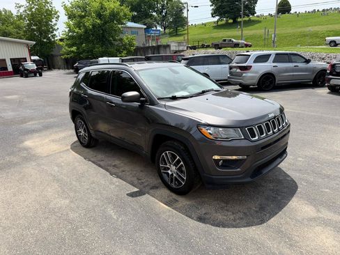 Used 2020 Jeep Compass Latitude w/ Cold Weather Group AWD/4WD image 7