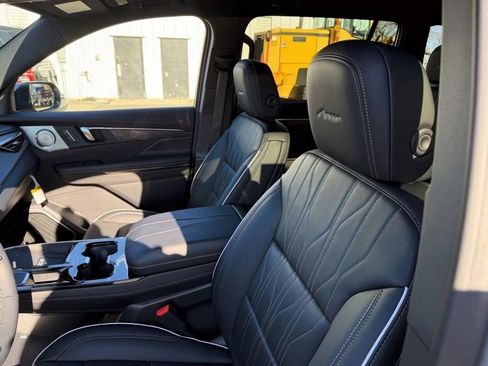 New 2026 Buick Enclave Avenir w/ Super Cruise Package image 9