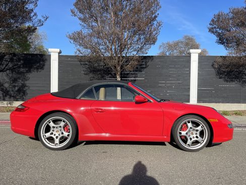 Used 2006 Porsche 911 Carrera S image 2