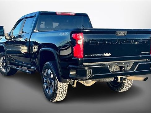 Used 2021 Chevrolet Silverado 2500 Custom w/ Custom Value Package image 11