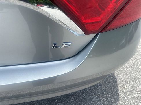 Used 2017 Toyota Camry LE FWD image 6
