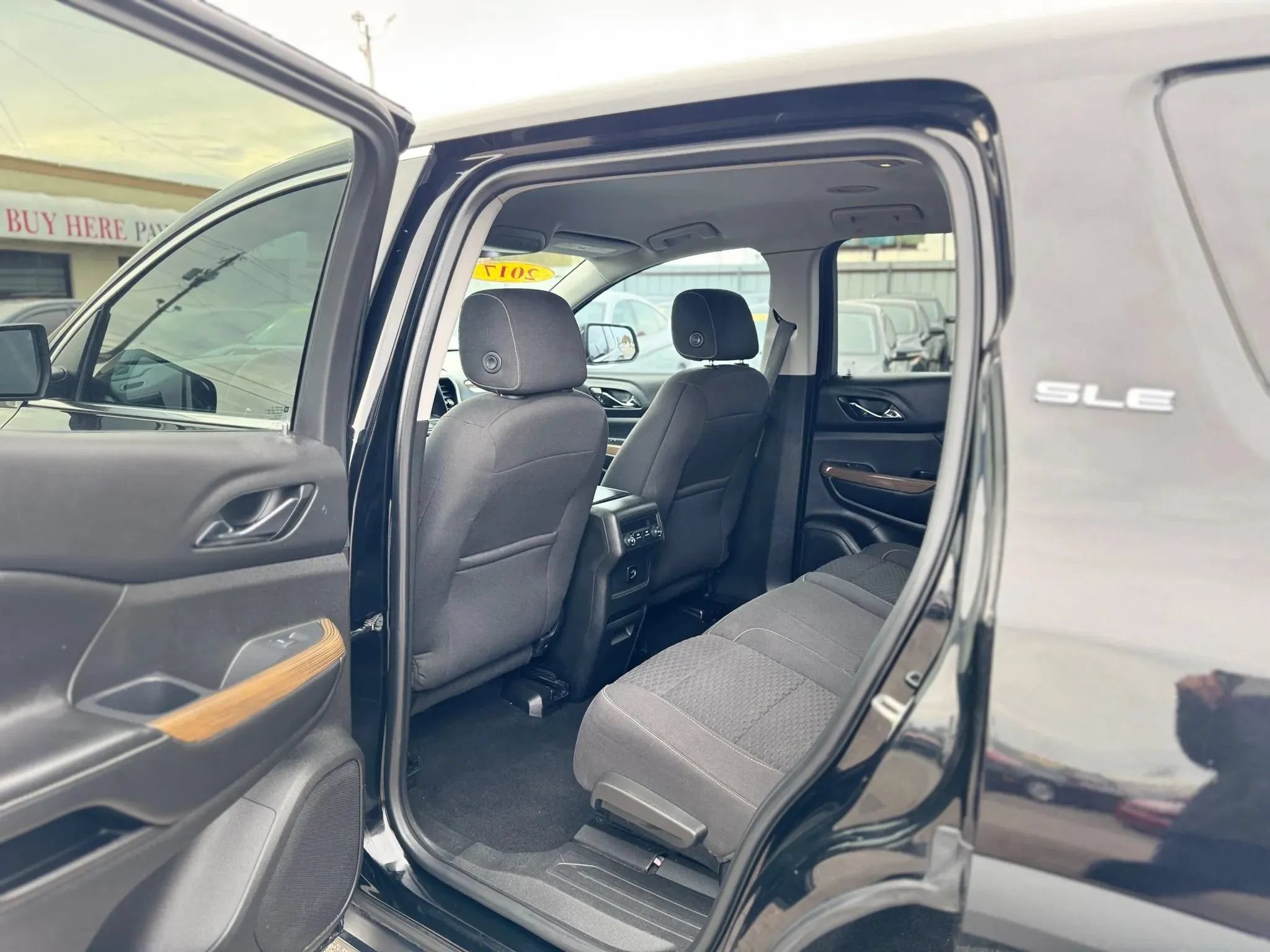Used 2017 GMC Acadia SLE FWD image 32