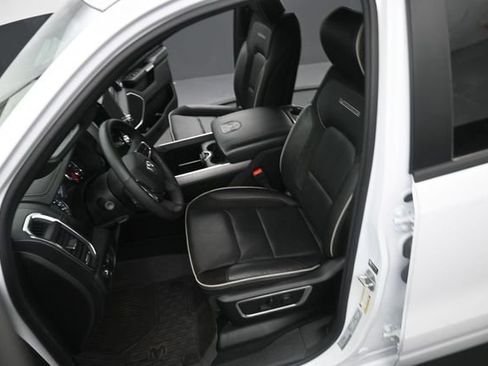 Used 2025 RAM 1500 Laramie w/ Sport Appearance Package AWD/4WD image 17