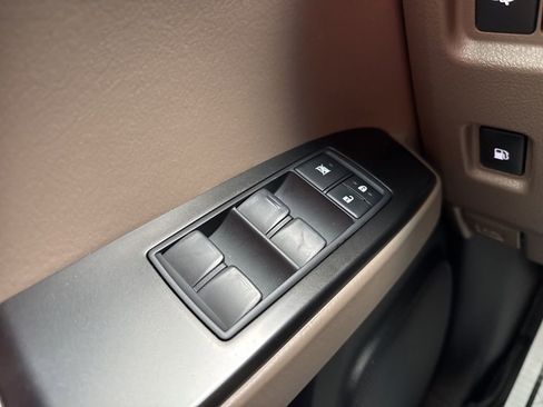 Used 2022 Lexus GX 460 Premium w/ Premium Package image 11