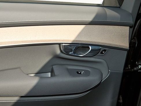 New 2026 Volvo XC90 B6 Plus w/ Protection Package Premier image 19