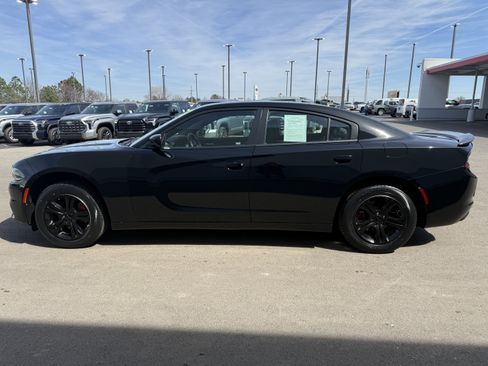 Used 2022 Dodge Charger SXT w/ Leather Interior Group RWD image 16