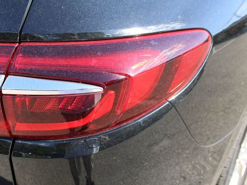 Used 2019 Buick Enclave Essence FWD image 10
