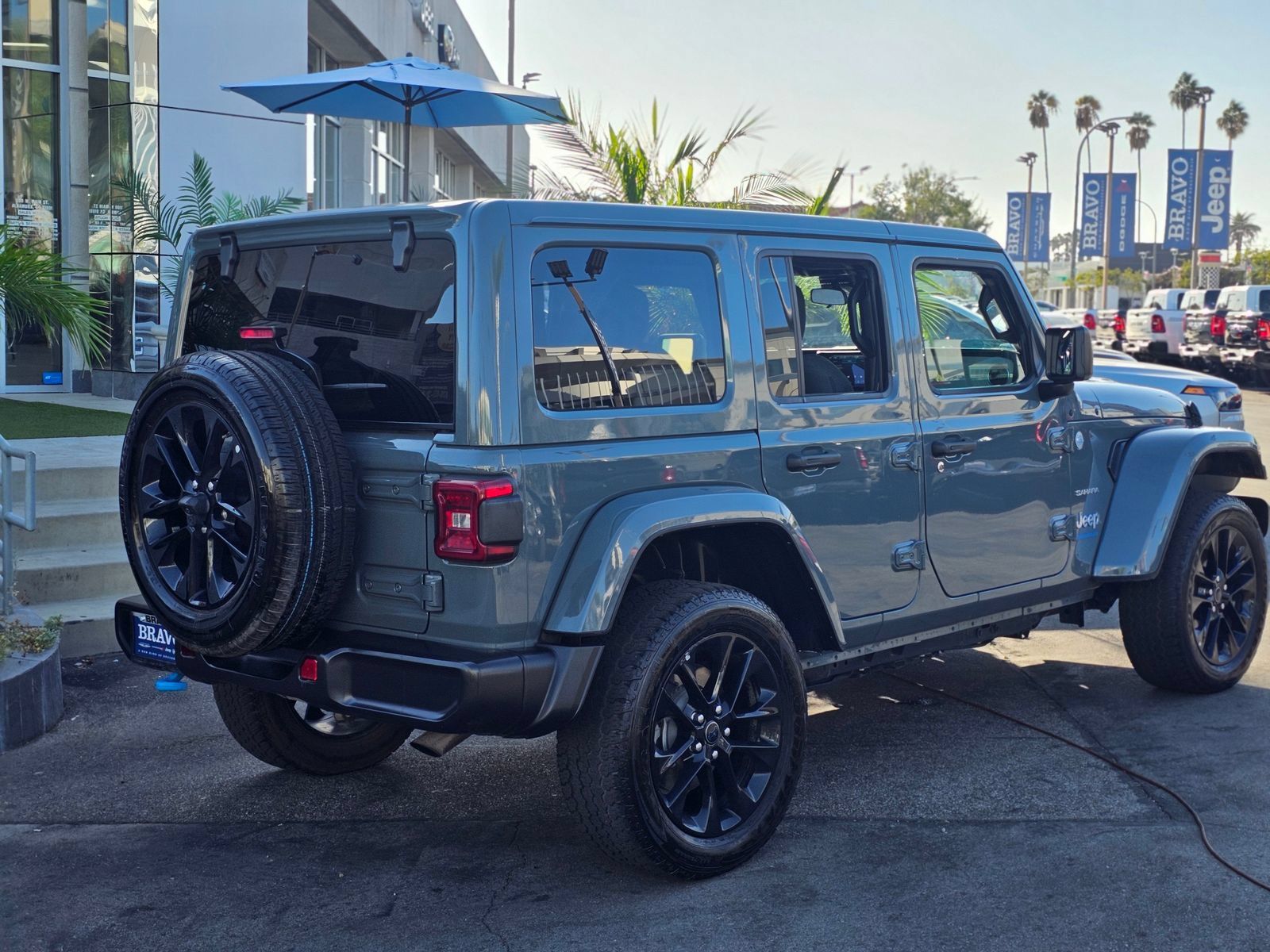 Used 2024 Jeep Wrangler Unlimited Sahara AWD/4WD image 7