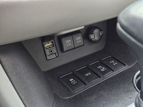 Used 2018 Toyota Highlander XLE AWD/4WD image 29