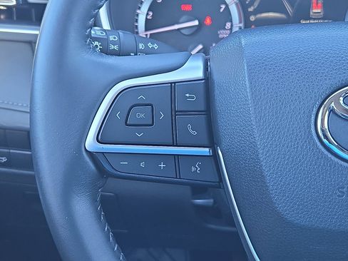 Used 2022 Toyota Highlander XLE image 19