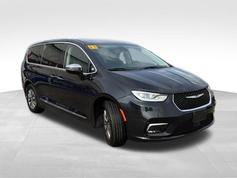 Used 2023 Chrysler Pacifica Limited FWD image 7