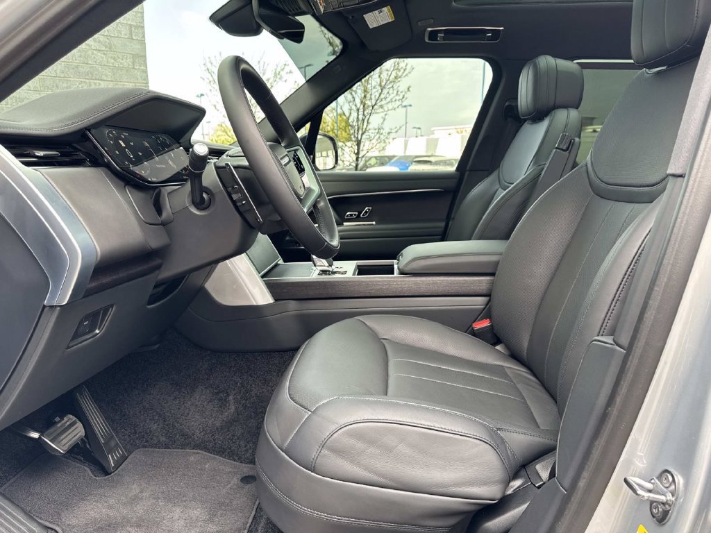 Used 2025 Land Rover Range Rover Long Wheelbase SE AWD/4WD image 21