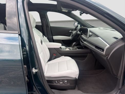 Used 2025 Cadillac XT4 Sport AWD/4WD image 18