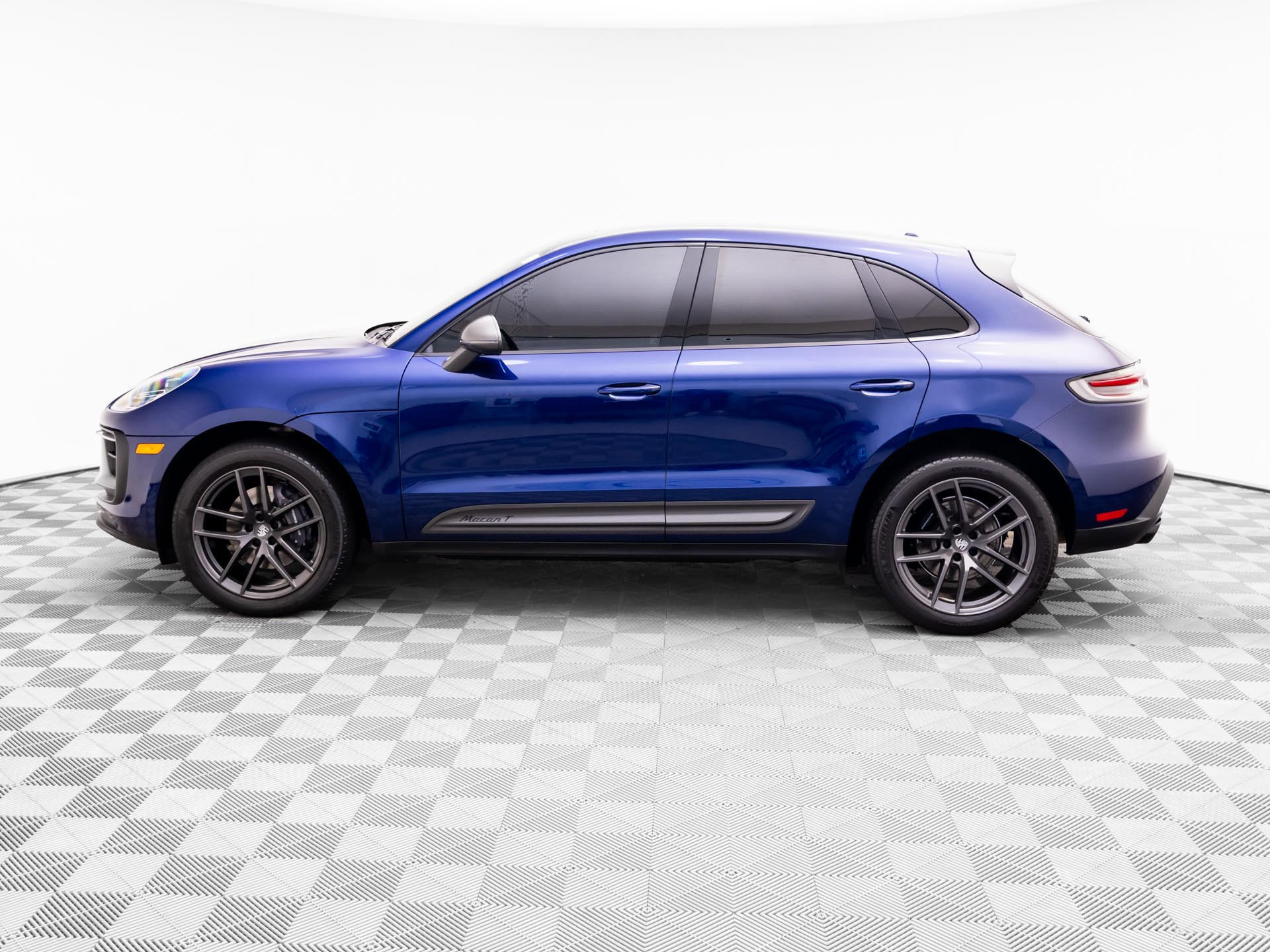 Certified 2024 Porsche Macan Turbo AWD/4WD image 2