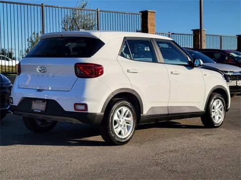 New 2026 Hyundai Venue SE image 2