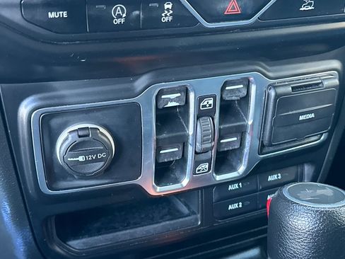 Used 2022 Jeep Wrangler Unlimited Sport image 45