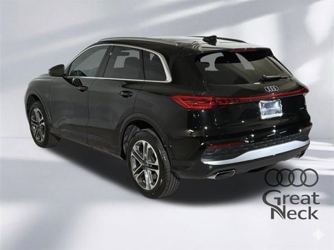 Used 2025 Audi Q5 Premium w/ Convenience Package image 9