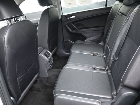 Used 2021 Volkswagen Tiguan SE w/ Panoramic Sunroof Package image 14