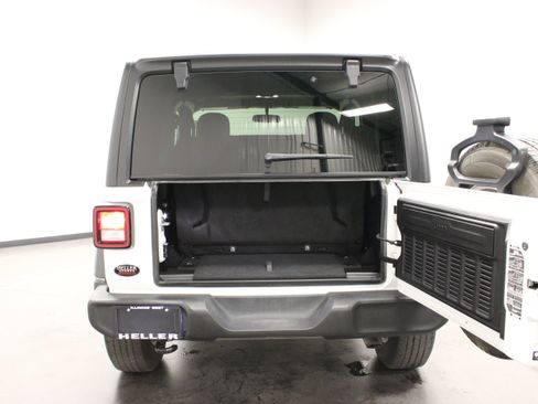 Used 2022 Jeep Wrangler Sport AWD/4WD image 12