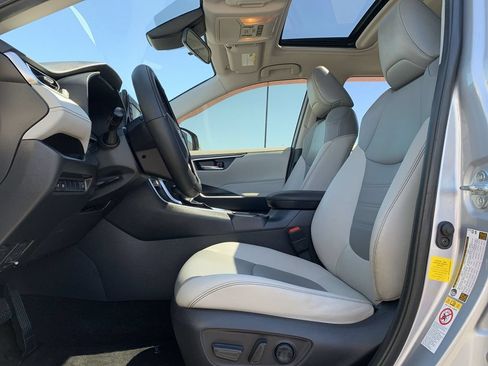 Used 2019 Toyota RAV4 XLE Premium FWD image 29