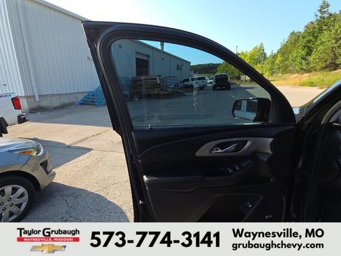 Used 2018 Chevrolet Traverse RS FWD image 7