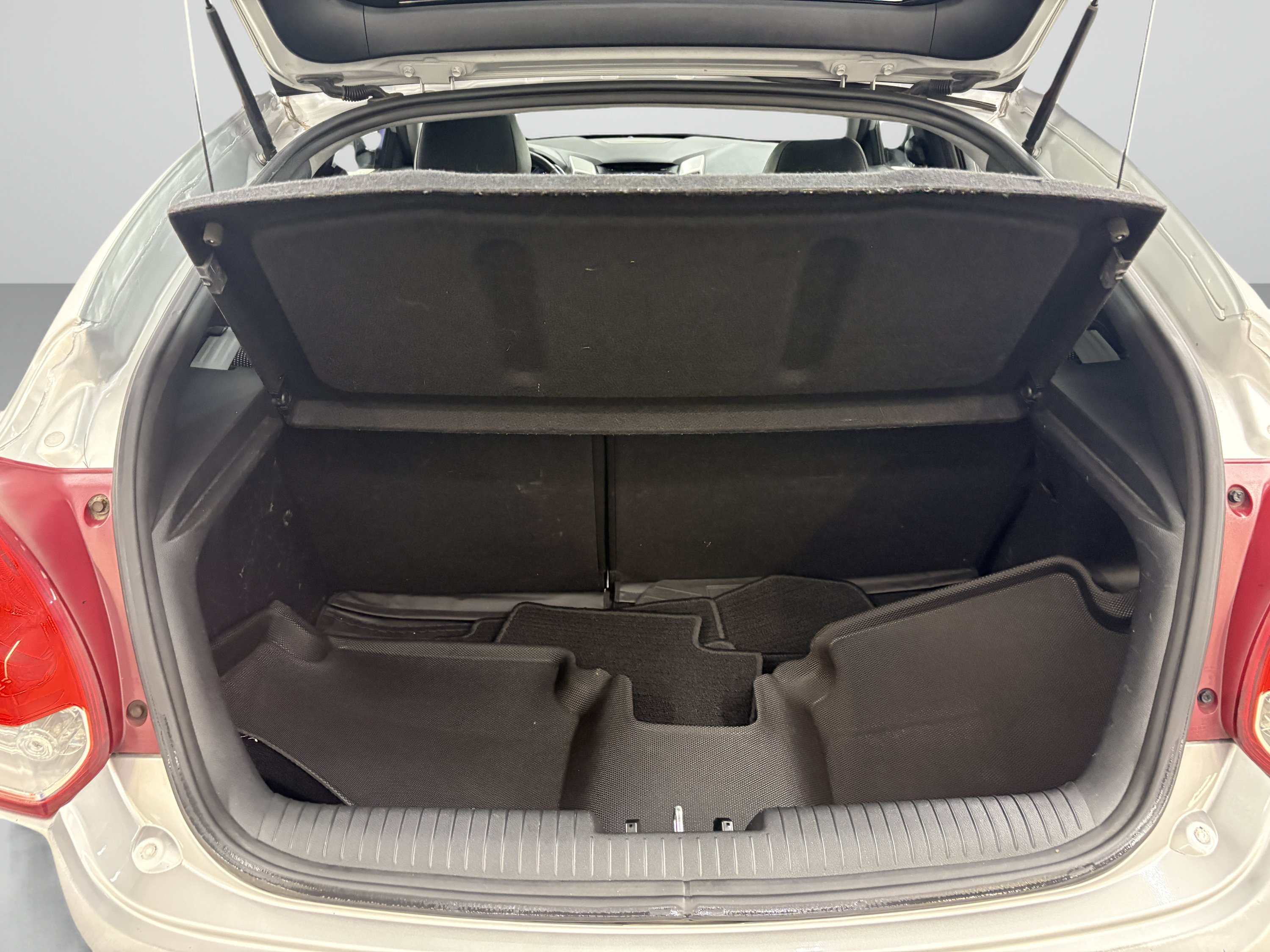 Used 2013 Hyundai Veloster w/ Style Pkg FWD image 7