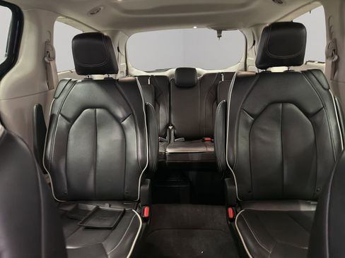 Used 2024 Chrysler Pacifica Limited w/ Trailer Tow Group image 15