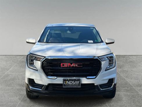 Used 2024 GMC Terrain SLE image 8