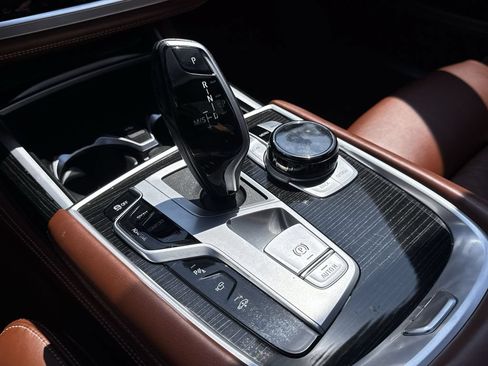 Used 2022 BMW 750Li xDrive AWD/4WD image 22