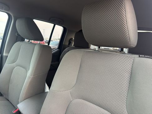 Used 2015 Nissan Frontier SV w/ SV Value Truck Package AWD/4WD image 28