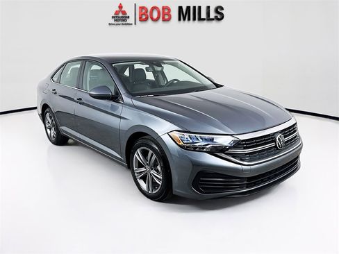 Used 2024 Volkswagen Jetta SE image 1
