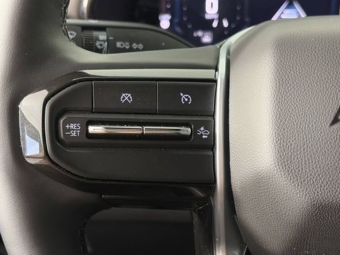 Used 2025 Chevrolet Colorado ZR2 w/ Technology Package AWD/4WD image 17