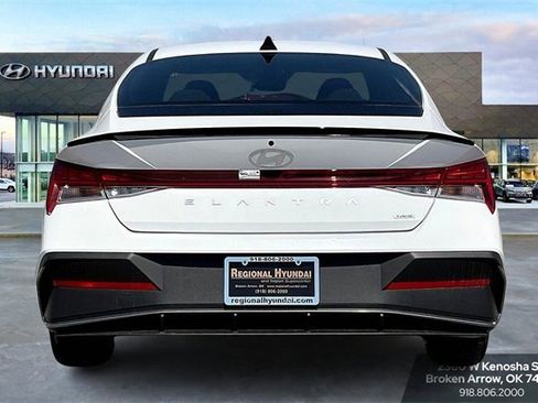 New 2025 Hyundai Elantra SEL image 4