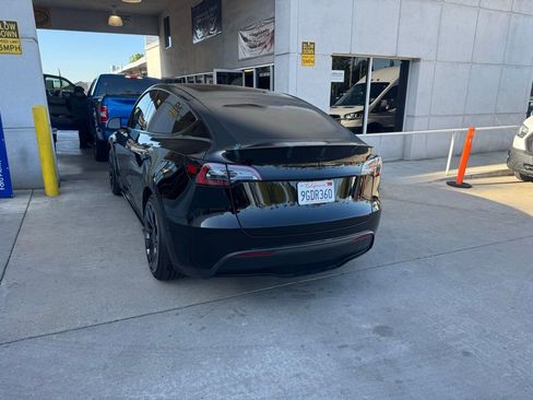 Used 2023 Tesla Model Y Performance AWD/4WD image 2