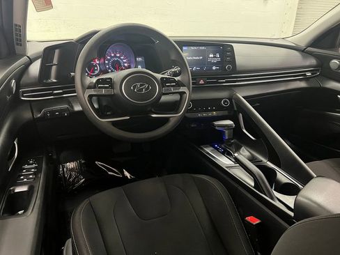 Used 2023 Hyundai Elantra SEL w/ Cargo Package image 11