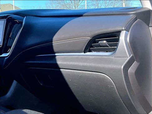 Used 2019 Chevrolet Traverse LT image 14