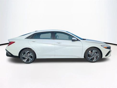 New 2026 Hyundai Elantra Limited image 4