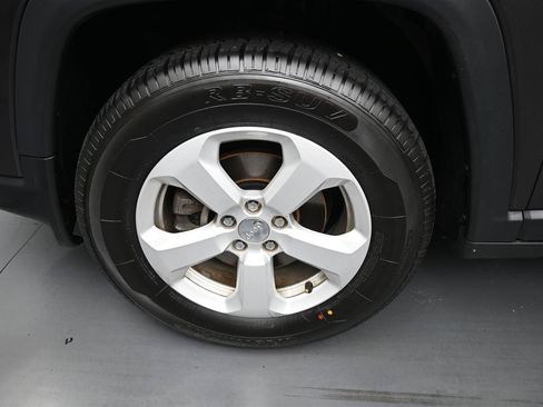 Used 2017 Jeep Compass Latitude w/ Safe & Security Group AWD/4WD image 17