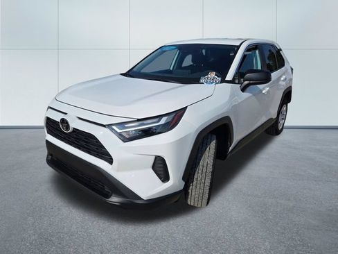 Used 2025 Toyota RAV4 LE AWD/4WD image 3