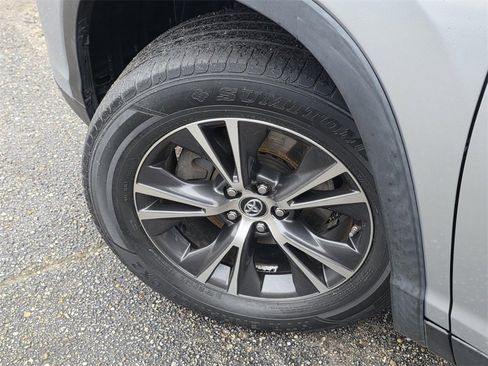 Used 2019 Toyota Highlander LE image 29