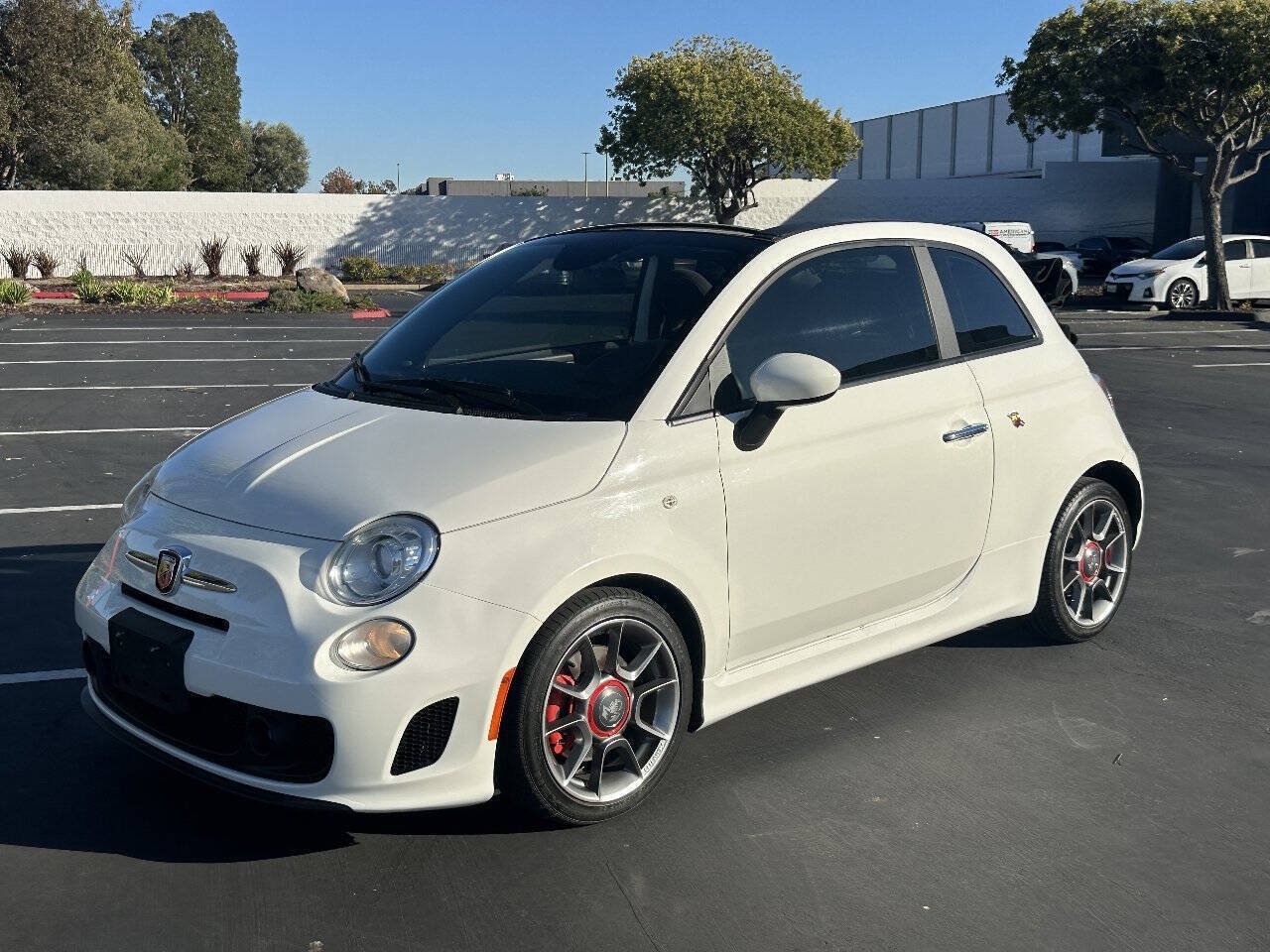 Used 2015 FIAT 500 Abarth w/ Beats Audio Package FWD image 2