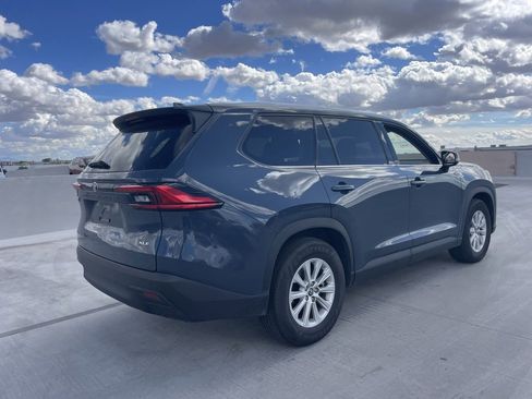 Used 2024 Toyota Grand Highlander XLE image 2